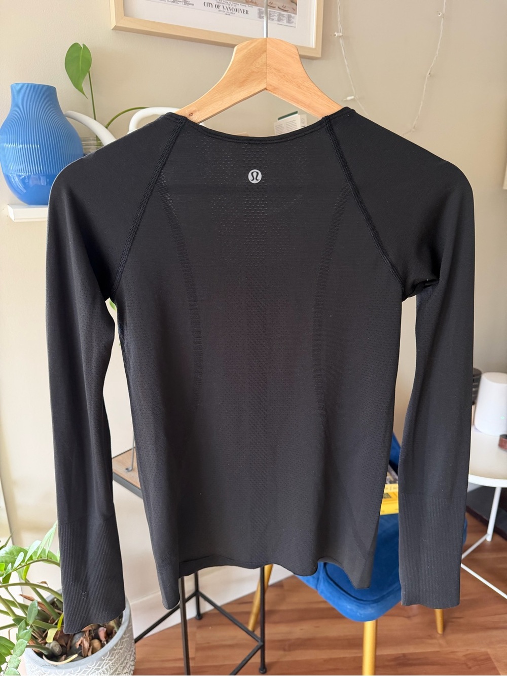 lululemon athletica Women's Black Long Sleeve Athletic Tee